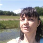 Je suis heureuse de vous guider dans votre pratique du yoga pour qu'elle vous apporte tous ses bienfaits